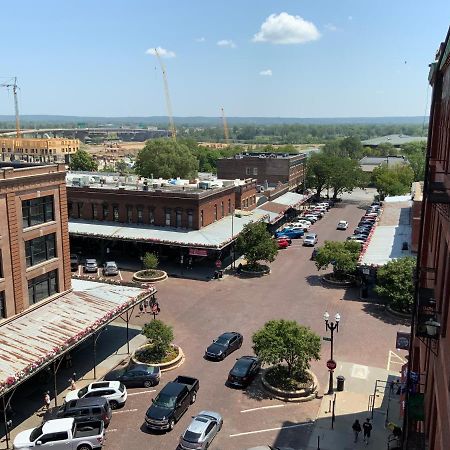 Blackout Themed Residence In The Prime Heart Of Omaha'S Old Market! 奥马哈 外观 照片
