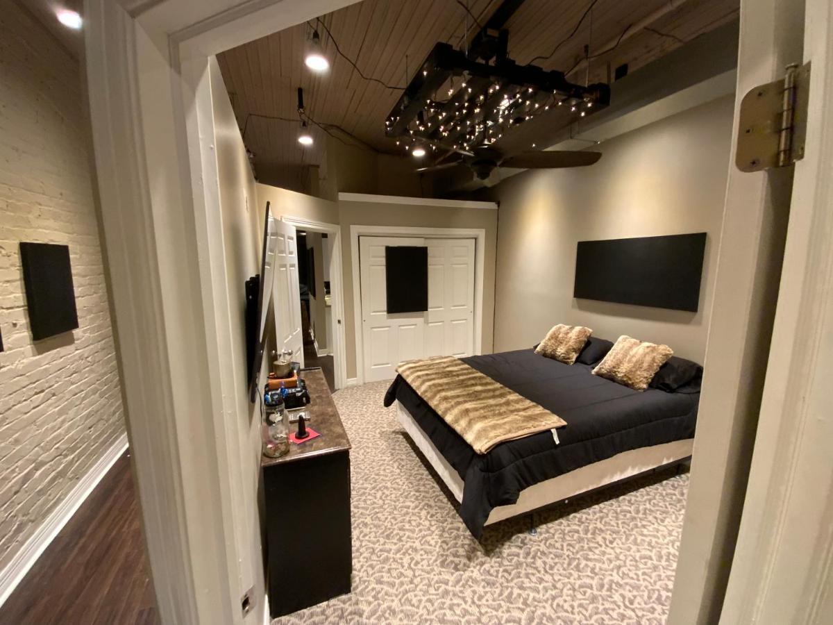Blackout Themed Residence In The Prime Heart Of Omaha'S Old Market! 奥马哈 外观 照片